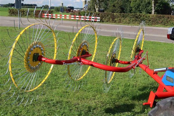 Grote foto kraffter acrobaathark mini agrarisch mechanisatie