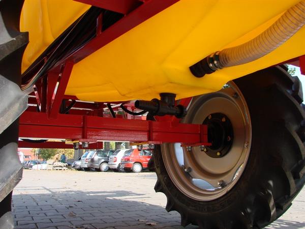 Grote foto kraffter 2500 getrokken veldspuit agrarisch mechanisatie
