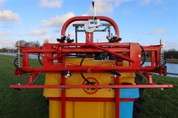 Grote foto kraffter veldspuit 6m boom en 400l tank agrarisch mechanisatie