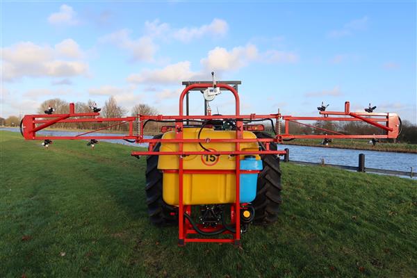 Grote foto kraffter 300 gedragen veldspuit agrarisch mechanisatie