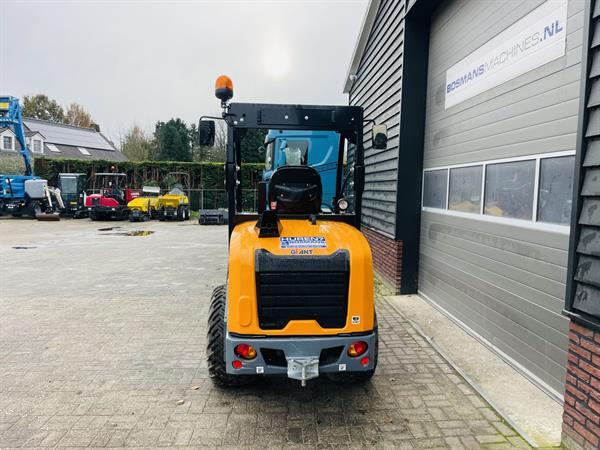 Grote foto giant g2700 hd x tra minishovel kniklader demo agrarisch shovels