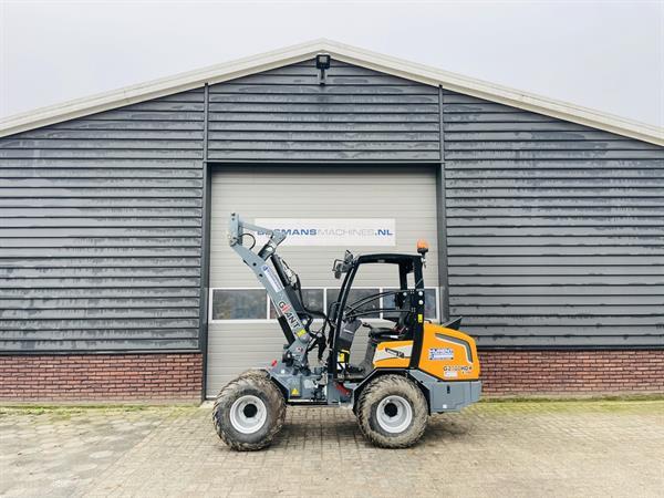 Grote foto giant g2700 hd x tra minishovel kniklader demo agrarisch shovels