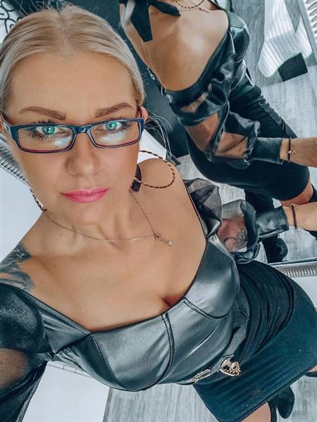 Grote foto zelfverzekerde sexy gescheiden veertiger contacten en berichten vrouw zoekt man