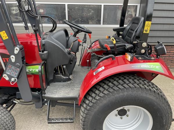 Grote foto knegt 304g2e minitractor electrisch 45pk optie frontlader agrarisch tractoren