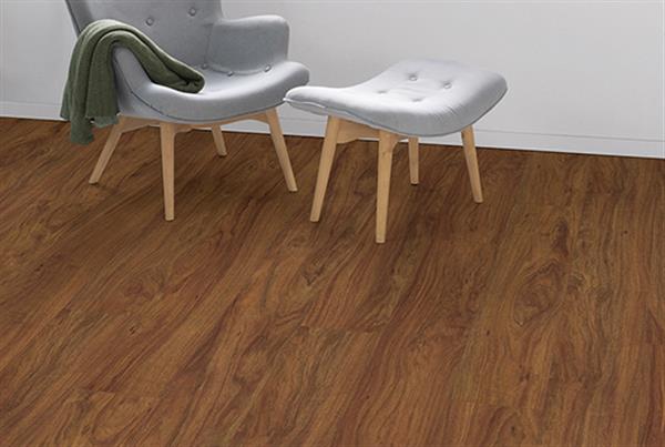 Grote foto watervast laminaat aqua wood 32 bruin eiken 8mm 4v doe het zelf en verbouw tegels