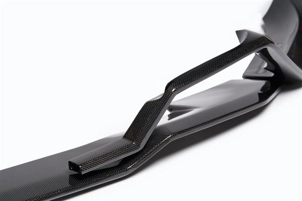 Grote foto dit betreft een ferrari purosangue carbon voorlip splitter auto onderdelen tuning en styling