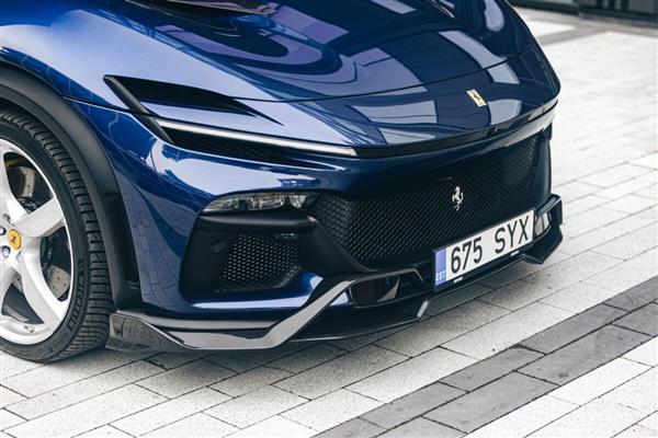 Grote foto dit betreft een ferrari purosangue carbon voorlip splitter auto onderdelen tuning en styling