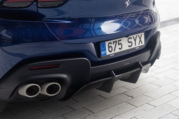 Grote foto dit betreft een ferrari purosangue carbon diffuser middel auto onderdelen tuning en styling