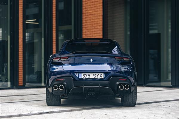 Grote foto dit betreft een ferrari purosangue carbon diffuser middel auto onderdelen tuning en styling