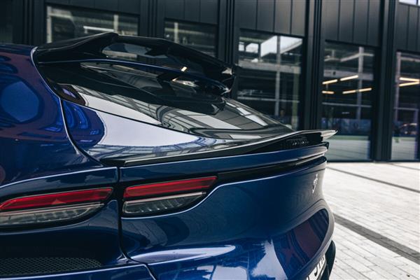Grote foto dit betreft een ferrari purosangue carbon kofferbak middel lip spoiler auto onderdelen tuning en styling