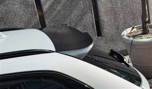 Grote foto dit betreft een bmw g21 g81 m3 touring carbon dak spoiler auto onderdelen tuning en styling