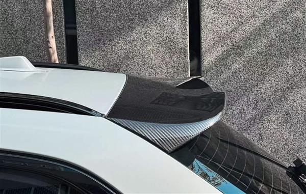 Grote foto dit betreft een bmw g21 g81 m3 touring carbon dak spoiler auto onderdelen tuning en styling