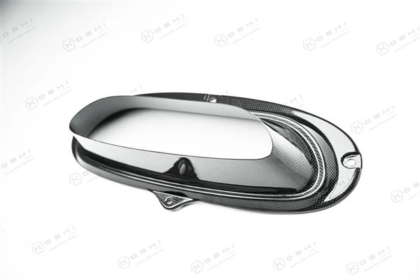 Grote foto dit betreft een ferrari f8 tributo carbon motorkap luchthapper inlaat duct auto onderdelen tuning en styling