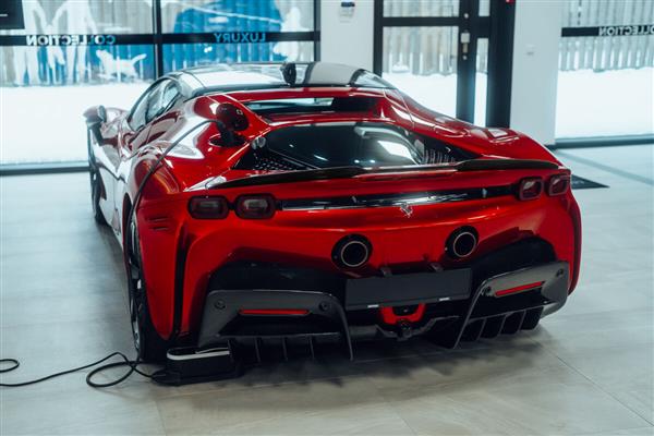 Grote foto ferrari sf90 carbok kofferbak klep spoiler auto onderdelen tuning en styling