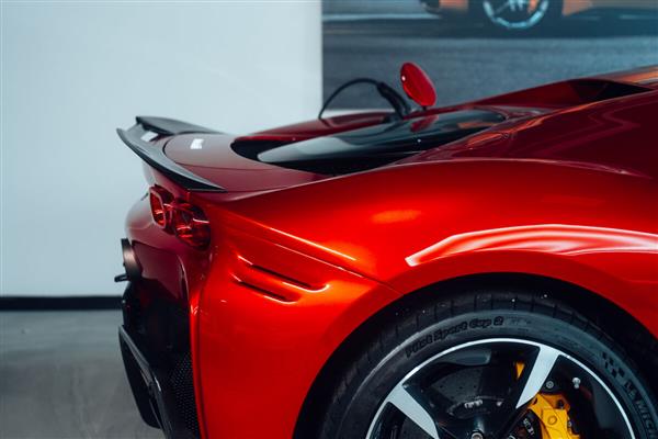 Grote foto ferrari sf90 carbok kofferbak klep spoiler auto onderdelen tuning en styling