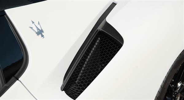 Grote foto maserati mc20 carbon achterscherm lucht happer cover auto onderdelen tuning en styling