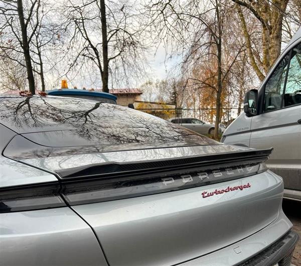 Grote foto porsche taycan carbon kofferbak spoiler lip auto onderdelen tuning en styling