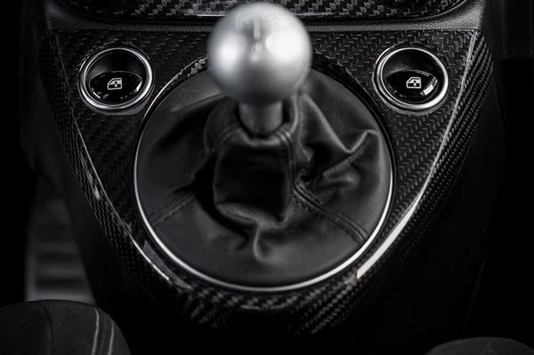 Grote foto fiat abarth 595 2016 carbon fiber versnellingspookframe cover auto onderdelen tuning en styling