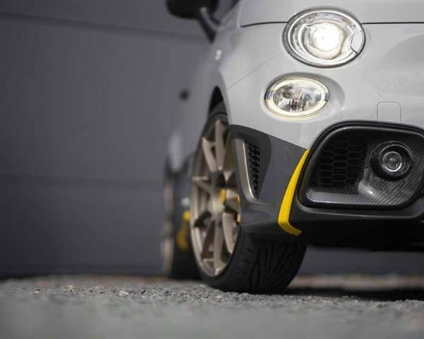 Grote foto fiat abarth 595 2016 carbon fiber mistlamp cover auto onderdelen tuning en styling