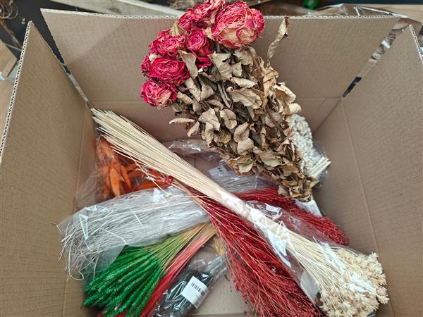 Grote foto mysterybox vol met droogbloemen verrassingsdoos met droogbloemen natuurlijke materialen voor bloems verzamelen overige verzamelingen