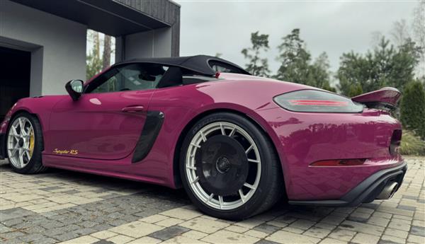 Grote foto dit betreft een set porsche 718 cayman gt4rs spyder rs carbon aero velg disc auto onderdelen tuning en styling