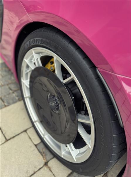 Grote foto dit betreft een set porsche 718 cayman gt4rs spyder rs carbon aero velg disc auto onderdelen tuning en styling