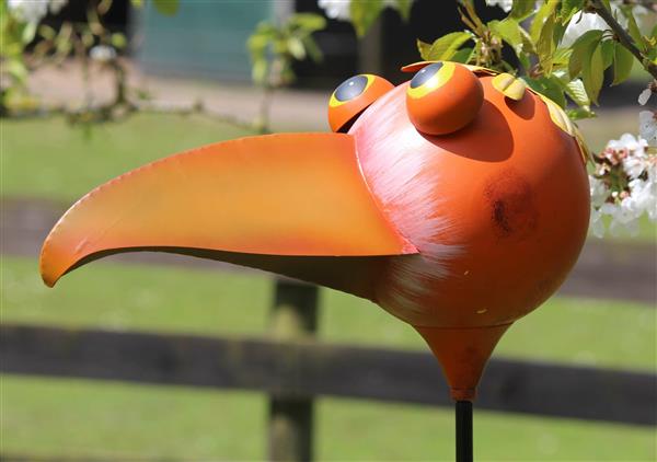 Grote foto tuinsteker vogelkop op stok 180cm. metaal tuin en terras tuindecoratie