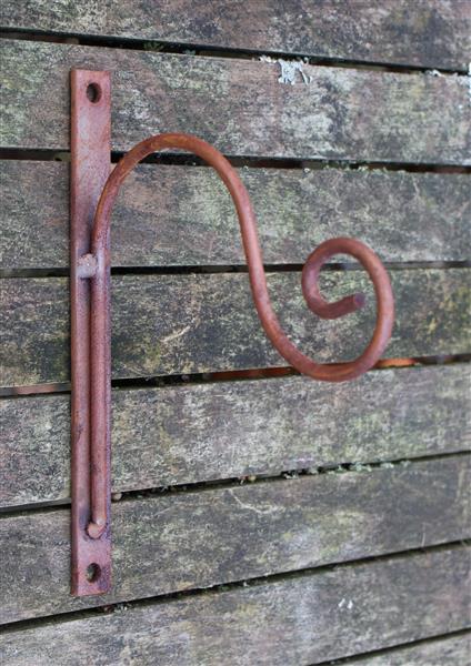 Grote foto wandhaak sierlijk roestig metaal ijzer wg220 tuin en terras tuindecoratie