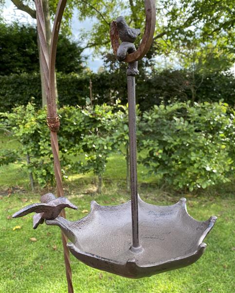Grote foto vogelschaal vogelbad paraplu met vogel hangendgietijzer vb107 verzamelen overige verzamelingen