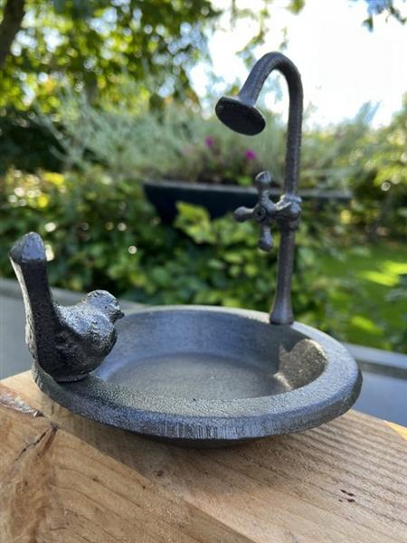 Grote foto vogelschaal vogelbad met vogel en douche gietijzer vb182 tuin en terras tuindecoratie