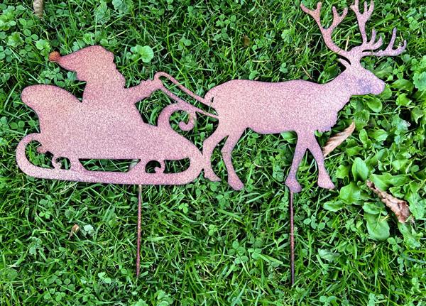 Grote foto tuinsteker kerstman op arrenslee met hert metaal skm190 tuin en terras tuindecoratie