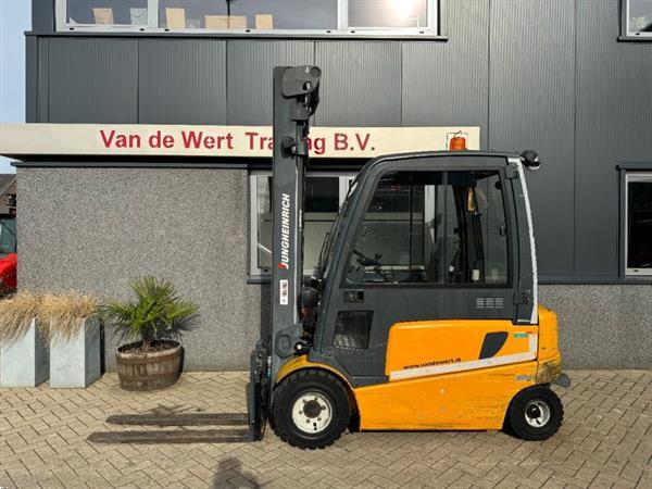 Grote foto jungheinrich efg430k heftruck triplo 650 freelift sideshift 4e functie elektrisch accu 2016 agrarisch heftrucks