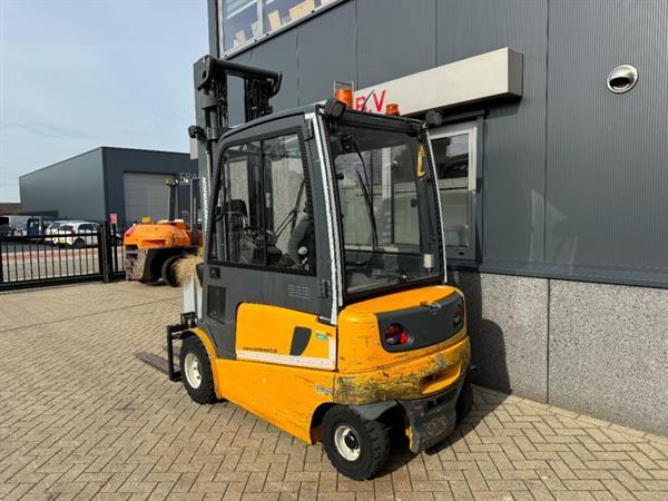 Grote foto jungheinrich efg430k heftruck triplo 650 freelift sideshift 4e functie elektrisch accu 2016 agrarisch heftrucks