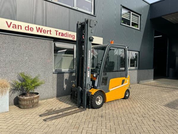 Grote foto jungheinrich efg430k heftruck triplo 650 freelift sideshift 4e functie elektrisch accu 2016 agrarisch heftrucks