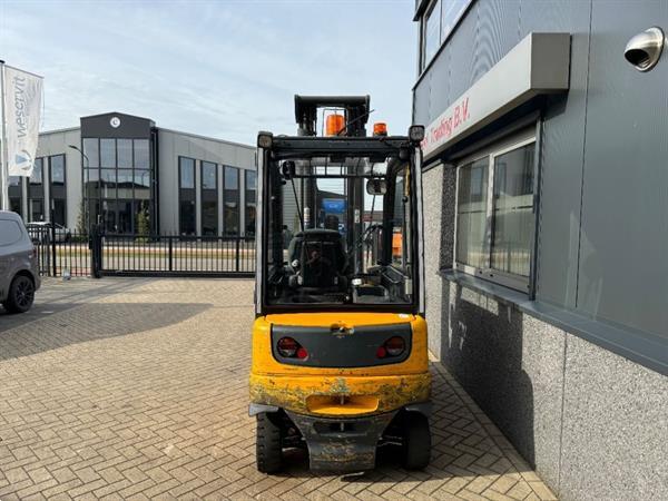 Grote foto jungheinrich efg430k heftruck triplo 650 freelift sideshift 4e functie elektrisch accu 2016 agrarisch heftrucks