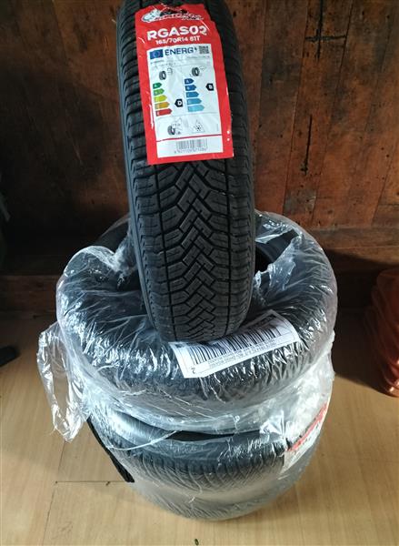 Grote foto nieuwe all season banden factuur aanwezig auto onderdelen banden en velgen