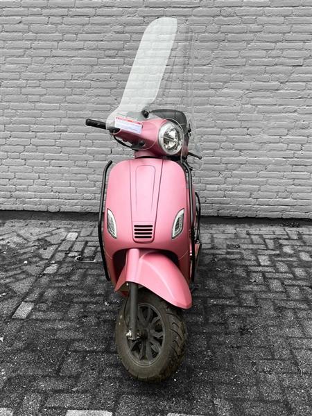 Grote foto kappenset mat metallic roze rso sense vx50 s riva s vespa look s motoren overige accessoires