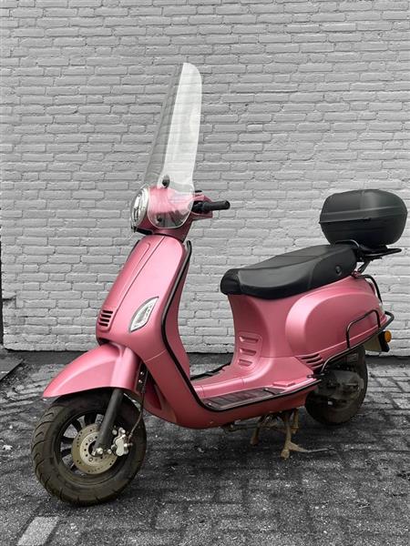 Grote foto kappenset mat metallic roze rso sense vx50 s riva s vespa look s motoren overige accessoires
