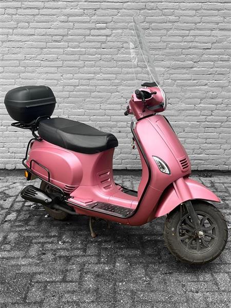 Grote foto kappenset mat metallic roze rso sense vx50 s riva s vespa look s motoren overige accessoires