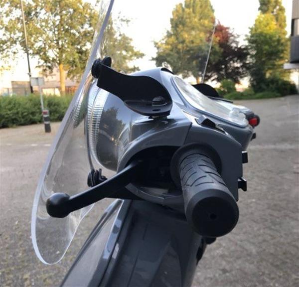 Grote foto windscherm transparant ronde koplamp rso sense riva vx50 vespelini vespa look motoren overige accessoires