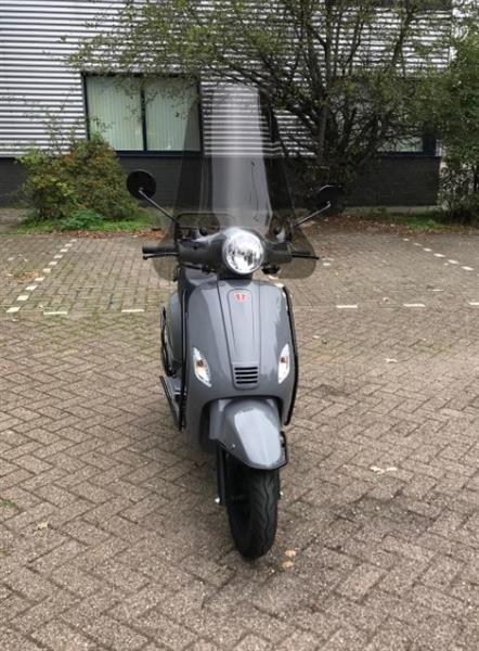 Grote foto windscherm smoke ronde koplamp rso sense riva vx50 vespelini vespa look motoren overige accessoires