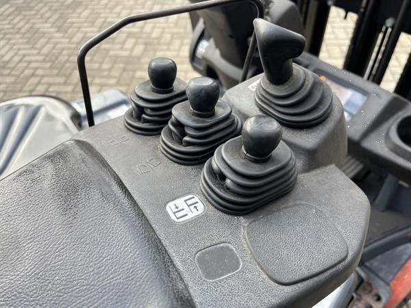 Grote foto heftruck toyota 8fbet18 triplo 500 freelift sideshift elektrisch 2013 agrarisch heftrucks
