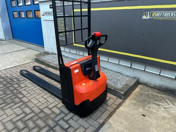 Grote foto vs 21942 elektrische palletwagen bt lepels 2000mm doe het zelf en verbouw hefwerktuigen
