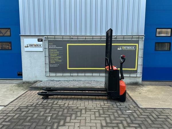 Grote foto vs 21942 elektrische palletwagen bt lepels 2000mm doe het zelf en verbouw hefwerktuigen