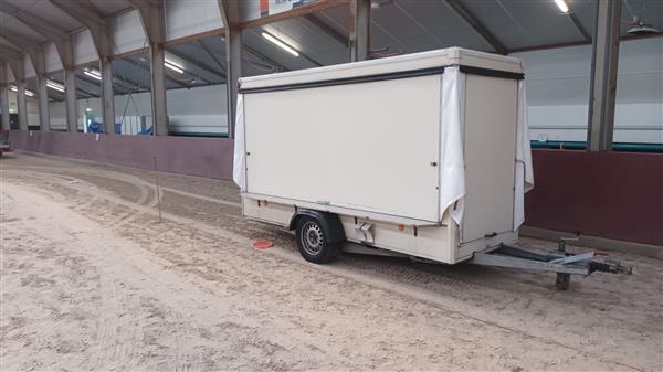 Grote foto zeer nette marktaanhanger met kenteken zakelijke goederen verkoopwagens