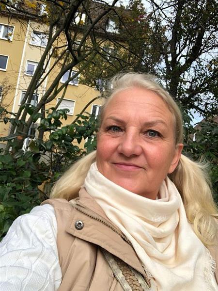 Grote foto het enige wat nog ontbreekt dat ben jij contacten en berichten vrouw zoekt man