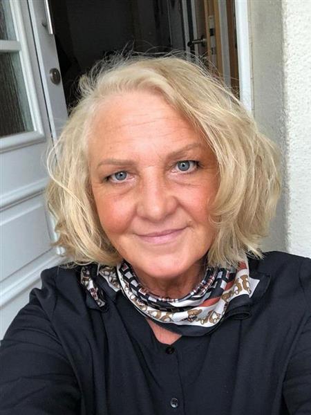 Grote foto het enige wat nog ontbreekt dat ben jij contacten en berichten vrouw zoekt man