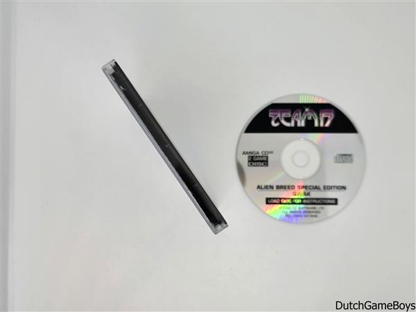 Grote foto amiga cd32 alien breed special edition qwak spelcomputers games overige games