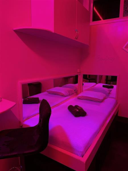 Grote foto lovenjoy kamerverhuur zimmervermietung erotiek diversen