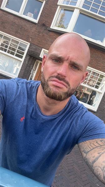 Grote foto tattoo boy zoekt lekker geile vrouw erotiek man zoekt vrouwelijke sekspartner